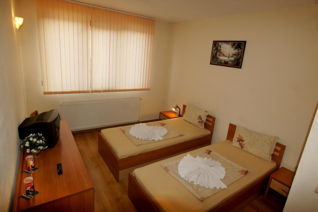 Family Hotel St. Constantine And Helena Ivaylovgrad Room photo