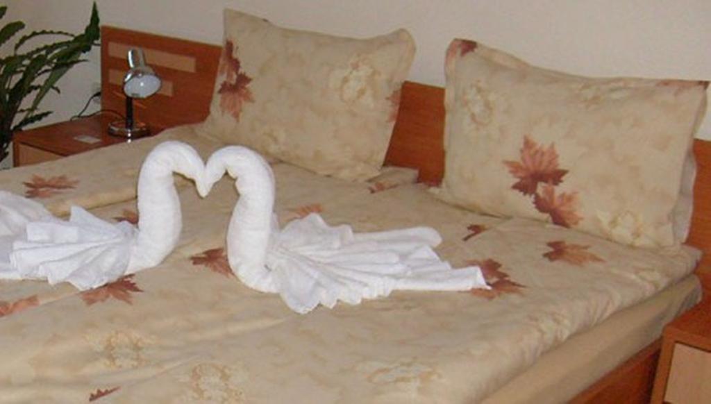 Family Hotel St. Constantine And Helena Ivaylovgrad Room photo